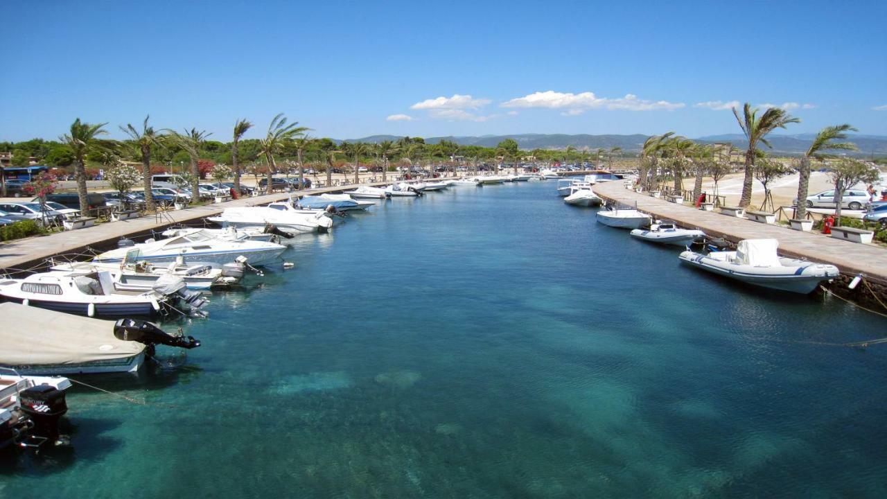 Residence Elegance Ville Ed Appartamenti A Porto Pino Esterno foto