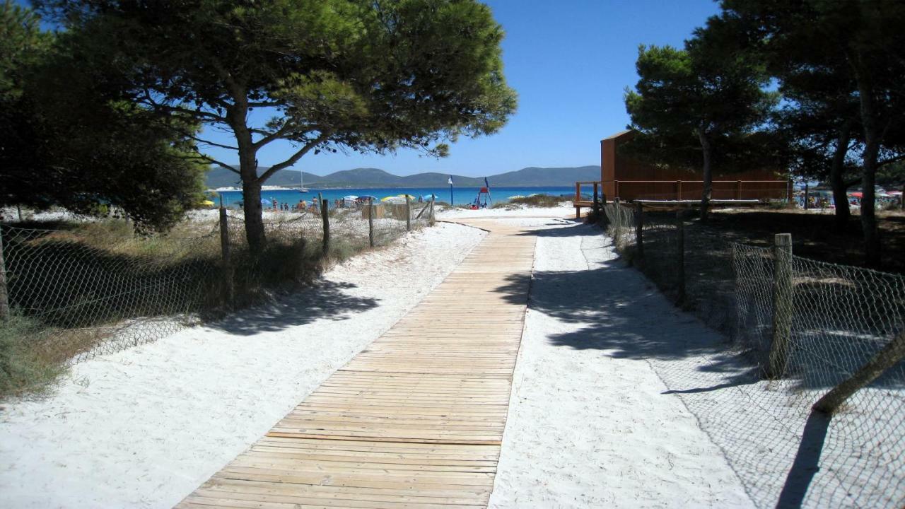 Residence Elegance Ville Ed Appartamenti A Porto Pino Esterno foto