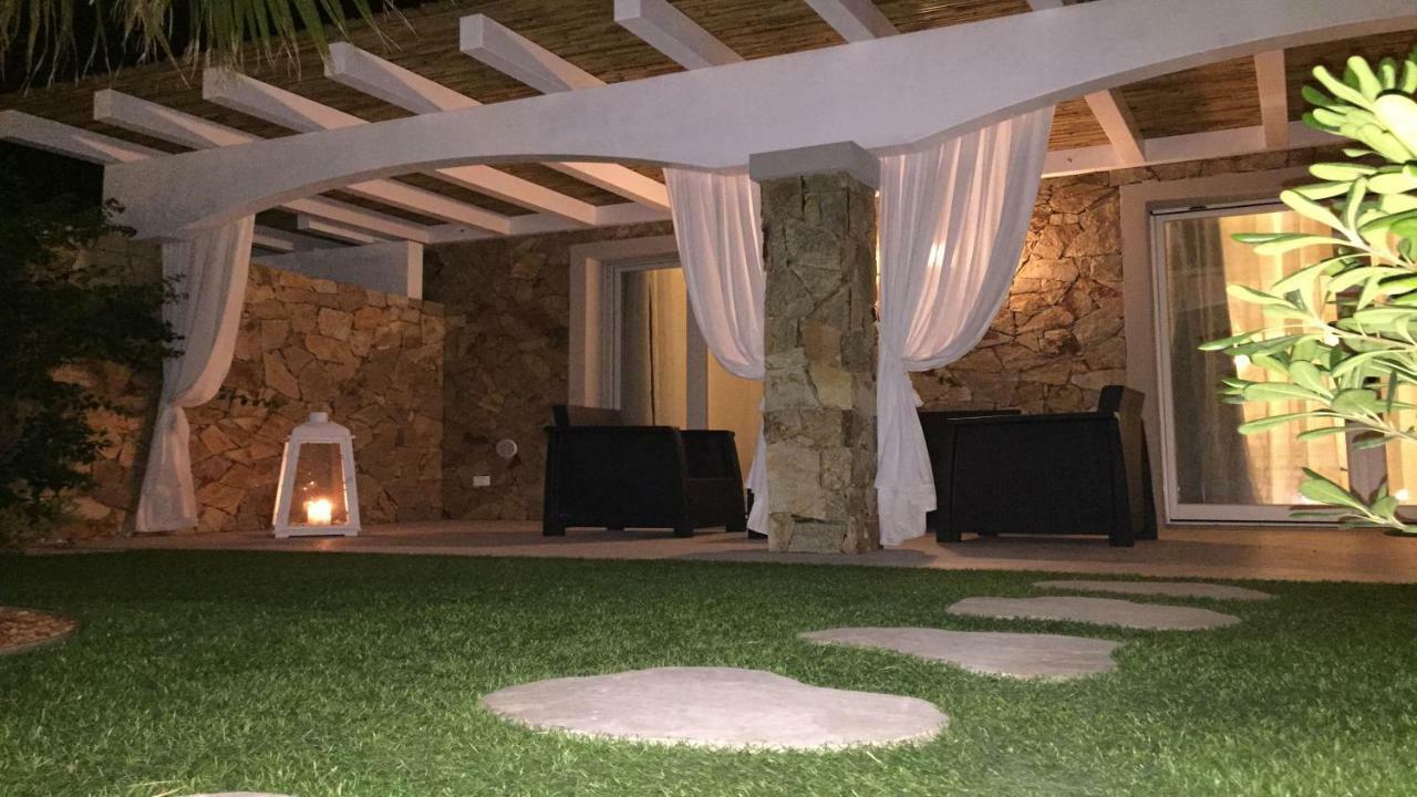 Residence Elegance Ville Ed Appartamenti A Porto Pino Esterno foto