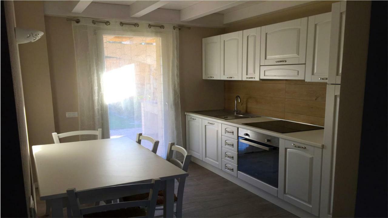 Residence Elegance Ville Ed Appartamenti A Porto Pino Esterno foto