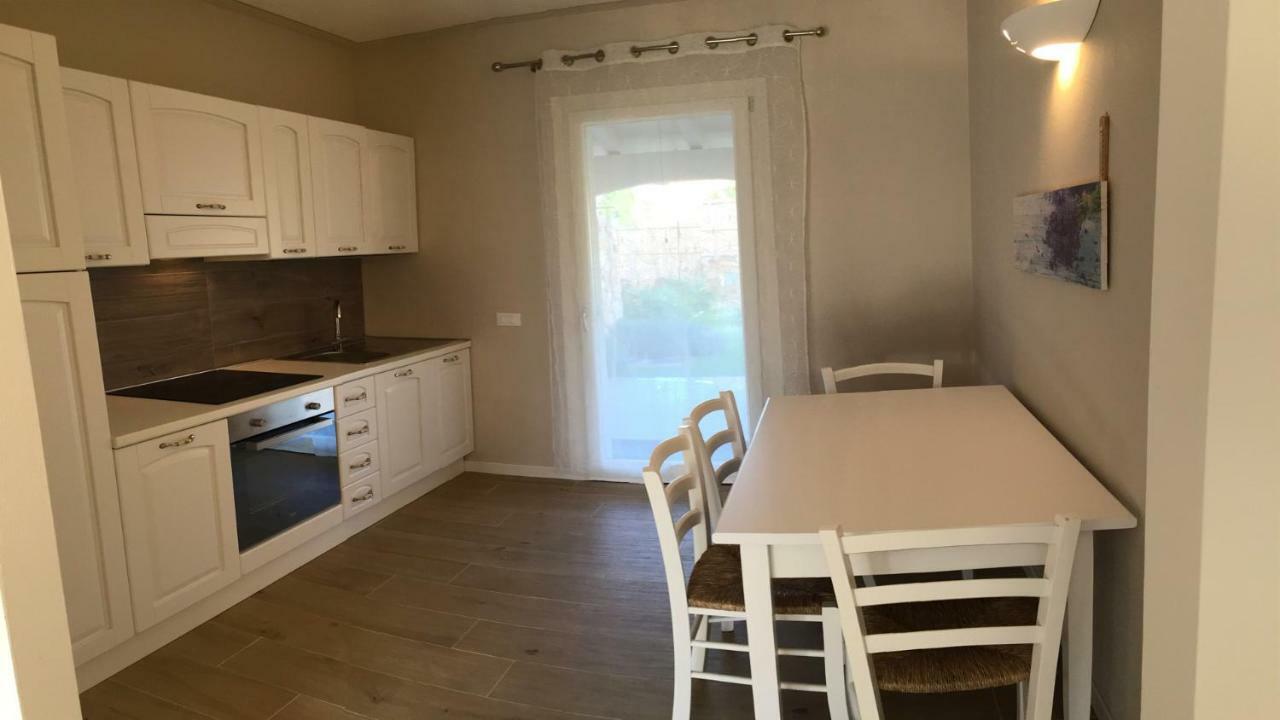 Residence Elegance Ville Ed Appartamenti A Porto Pino Esterno foto